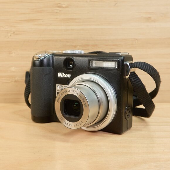 Nikon Coolpix P5000 Digital Camera / 10MP Compact Point & Shoot / Tested - Picture 1 of 6